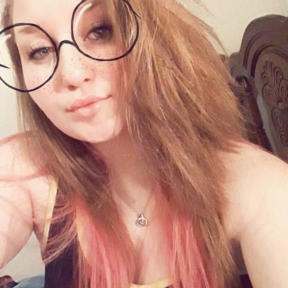 Meet your Posher, Hailey - Picture 1 of 1